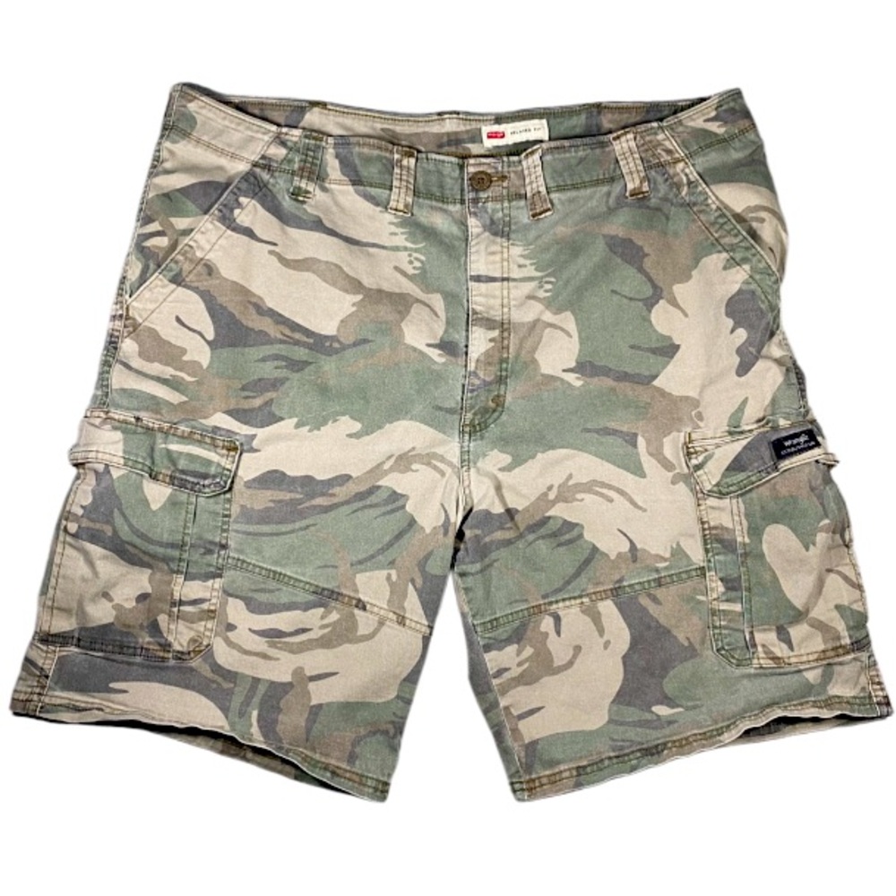 Wrangler Shorts Men’s Size 44 Camo Cargo Work Wear Relaxed Fit Outdoor Casual